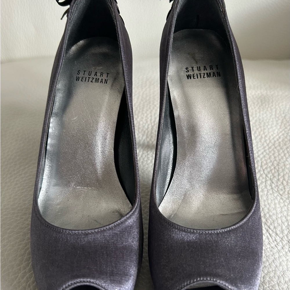 Stuart Weitzman Women's Gray Peep Toe Heels